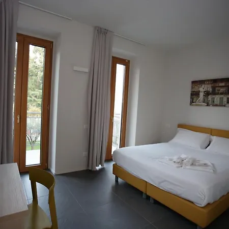 Hostel Stravagante & Verona