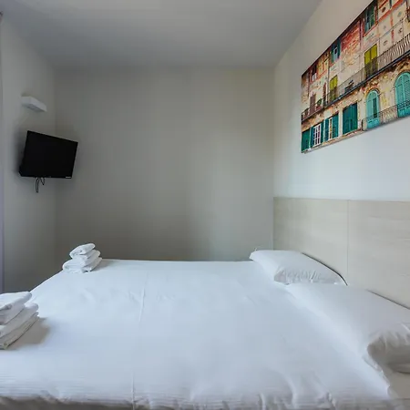 Hostel Stravagante & *