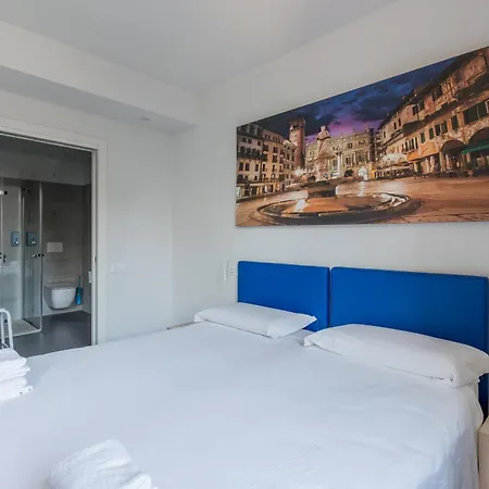 Hostel Stravagante & *